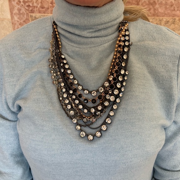 Five pieces of jewelry. One bracelet and four necklaces. - Picture 2 of 13